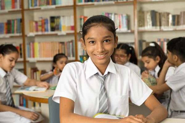 Students at Cambridge International School / Library at Cambridge International School